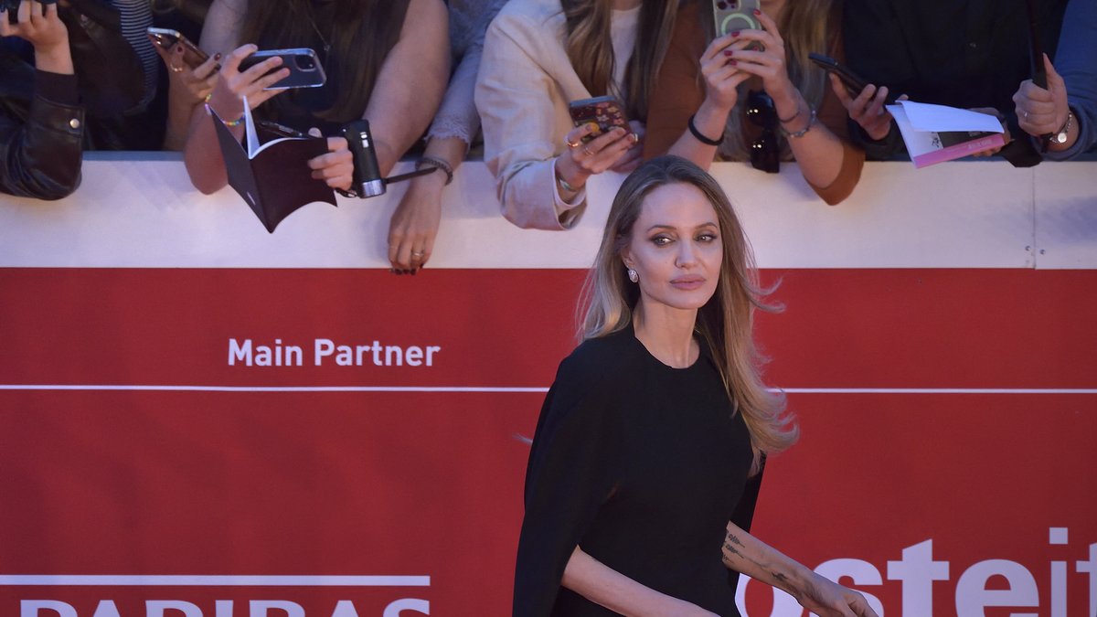 Angelina Jolie surprise en visite à Kharkiv : une rencontre inopinée avec des boxeurs ukrainiens
