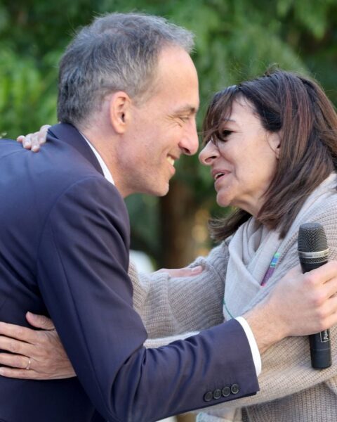 Anne Hidalgo soutient Raphaël Glucksmann pour la primaire de la gauche en 2027