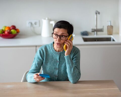 Appels indésirables : Bouygues propose une protection à 24 euros par an, tandis qu'Orange l'offre gratuitement