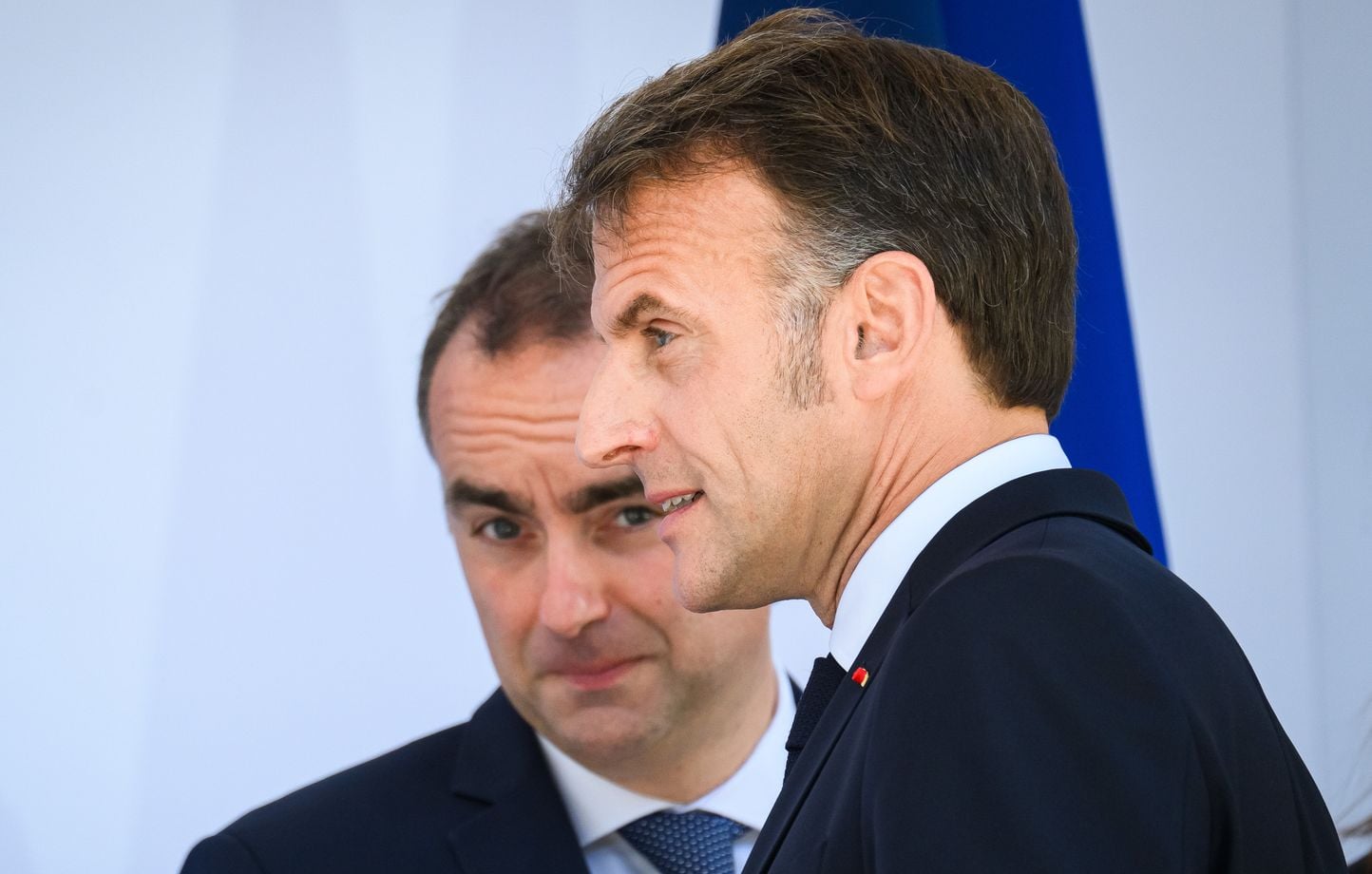 Baisse de popularité pour Macron et Lecornu en pleine crise des carburants
