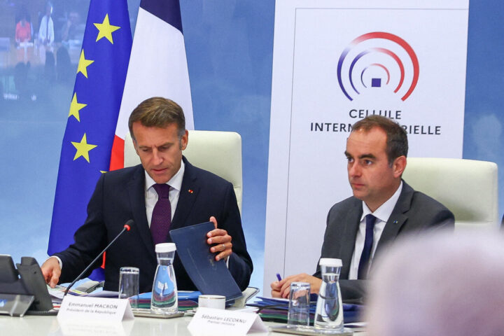 Baisse historique de la popularité d'Emmanuel Macron et de Sébastien Lecornu avant l'élection présidentielle