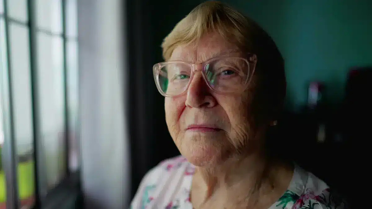 Bernadette, 70 ans, retraitée vivant dans la rue en raison de sa pension insuffisante : "Aujourd'hui, je peux me permettre un repas ou un café."