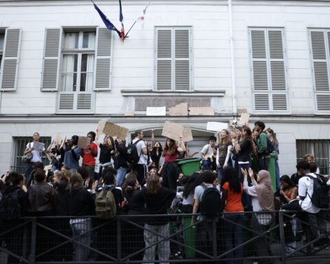 Blocage des lycées : l'Union syndicale lycéenne appelle à poursuivre le mouvement jeudi