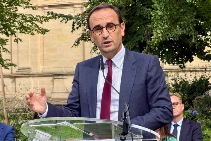 Bordeaux présente des mesures pour devenir habitable face au dérèglement climatique d'ici 2050