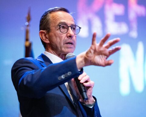 Bruno Retailleau souhaite abolir le droit du sol par référendum et rejette l'initiative d'Edouard Philippe