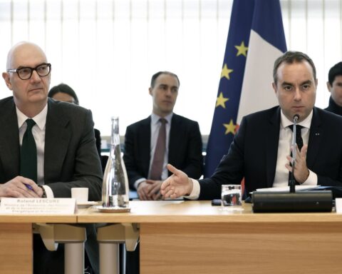 Budget 2027 : le gouvernement promet stabilité fiscale sans hausse d'impôts tout en cibler certaines niches fiscales