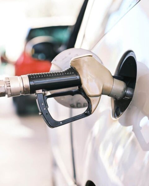 Carburant à 2,41 € : le gouvernement annonce son dispositif d'aides d'urgence.
