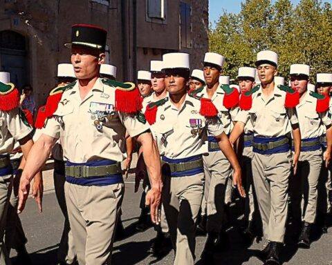 Cérémonie à Dourgne : 35 jeunes volontaires du 4e Régiment étranger reçoivent leur képi blanc