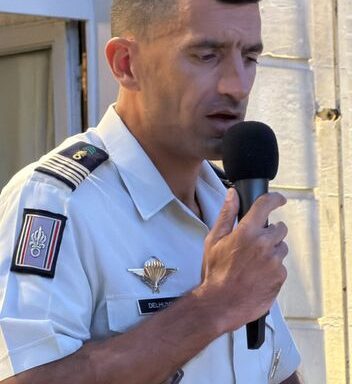 Cérémonie de remise des képis blancs pour les jeunes engagés à Castelnaudary dans la Légion étrangère