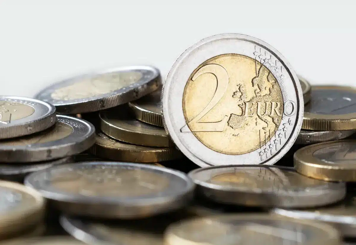 Cette pièce de 2€ suscite l'enthousiasme des collectionneurs : un expert en numismatique révèle son potentiel à atteindre 4 800€.