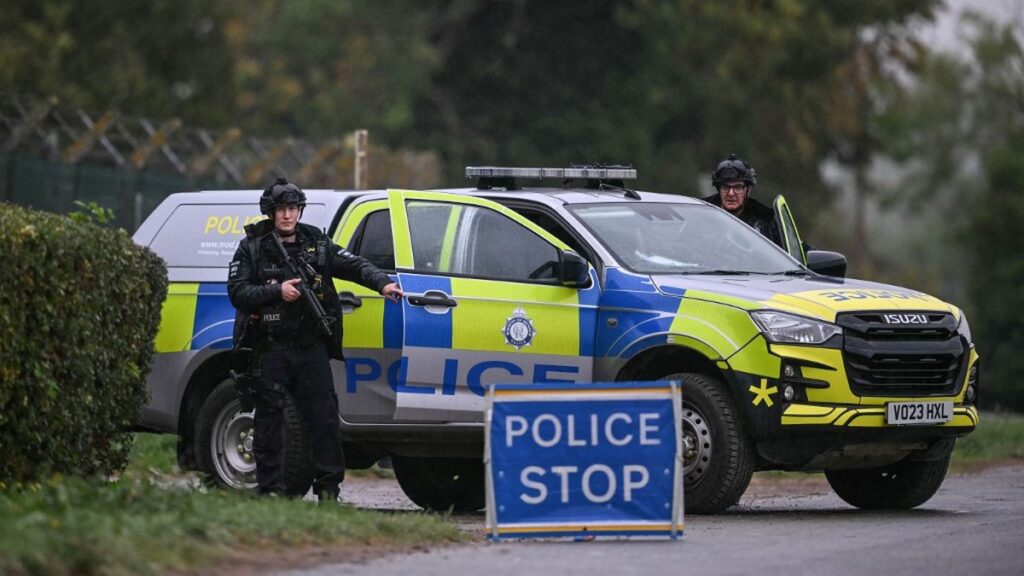 Cinq hommes arrêtés au Royaume-Uni pour préparation d'un acte terroriste près de la base aérienne de Fairford