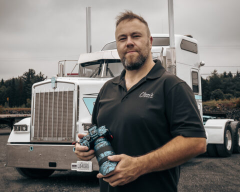Clément Belli, camionneur et photographe : une passion pour les géants de la route au Québec