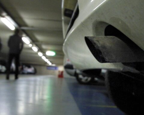Conflit de voisinage en Suisse autour de l'accès à un parking souterrain à Altdorf