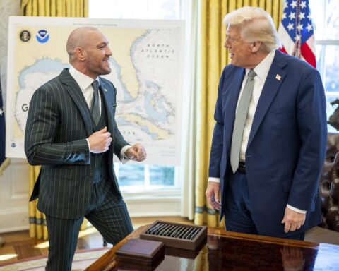 Conor McGregor critique les immigrés et soutient Trump avant sa visite en Irlande