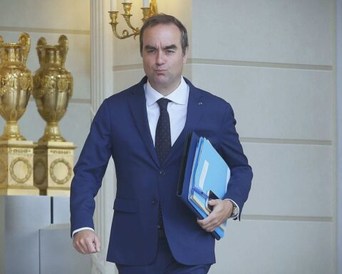 Crise des carburants : la règle d'or de Lecornu pour redistribuer les surplus de TVA aux Français