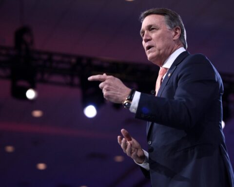 David Perdue révèle que Trump a demandé à Xi Jinping des achats d'armes américaines
