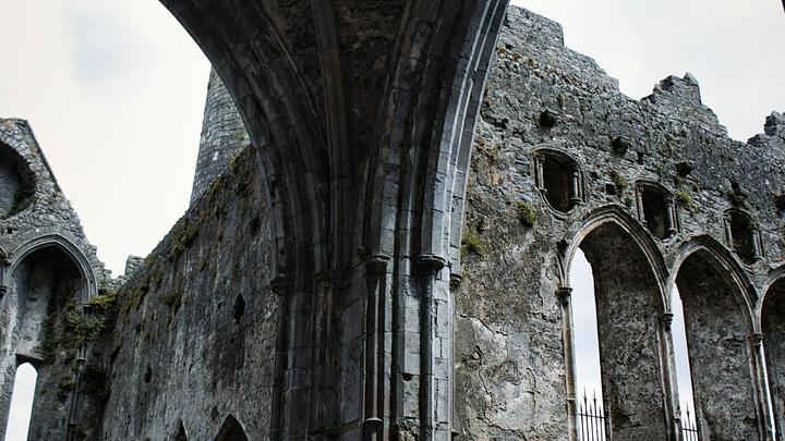 Des archéologues découvrent un château médiéval irlandais du XIIIᵉ siècle sous l'University College Dublin