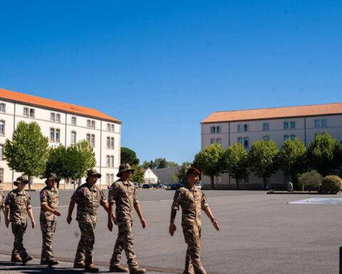 Des jeunes commencent leur formation militaire au Service national volontaire à Castres