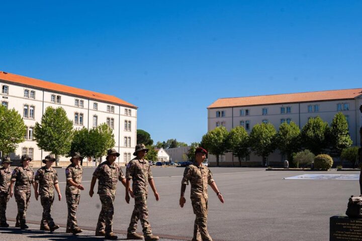 Des jeunes commencent leur formation militaire au Service national volontaire à Castres