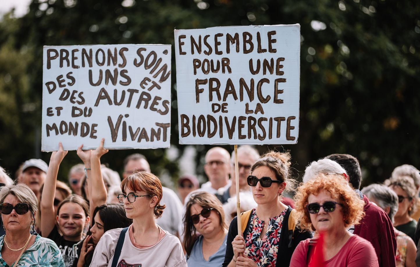 Des milliers de personnes manifestent en France pour des mesures d'urgence face à la crise climatique