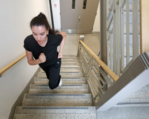 Des séances d'activité physique intégrées au quotidien : le concept des « collations d'exercice »