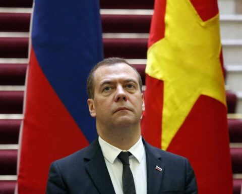 Dmitri Medvedev accuse le Rassemblement national de soutenir les "nazis à Kiev" et de "russophobie"