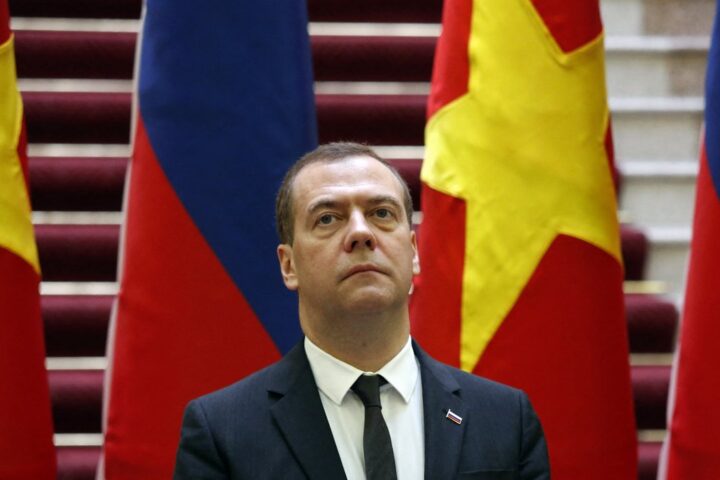 Dmitri Medvedev accuse le Rassemblement national de soutenir les "nazis à Kiev" et de "russophobie"