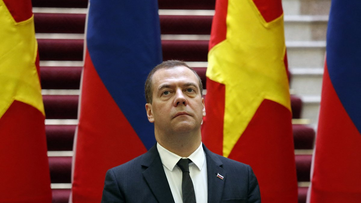 Dmitri Medvedev accuse le Rassemblement national de soutenir les "nazis à Kiev" et de "russophobie"