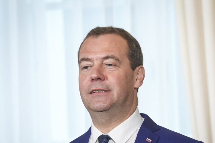 Dmitri Medvedev traite les pays européens de "bâtards" en réponse aux critiques sur la saisie des actifs en Russie