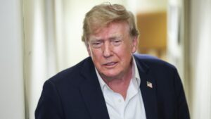 Donald Trump dénonce une "conspiration malsaine" contre l'intelligence artificielle lors du forum de l'Unesco à Riyad