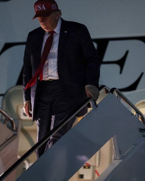 Donald Trump juge "ridicule" la proposition d'Ursula von der Leyen sur le Canada comme membre associé de l'UE
