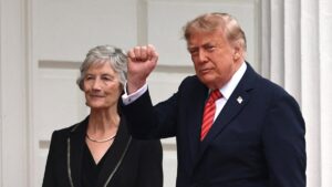 Donald Trump plaide pour une Irlande "unifiée" lors de sa visite à Dublin