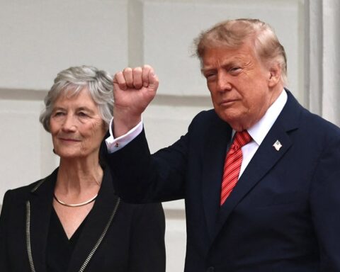 Donald Trump plaide pour une Irlande "unifiée" lors de sa visite à Dublin