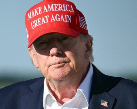 Donald Trump suscite la controverse avec une carte des États-Unis couvrant l'Amérique du Nord et l'Islande