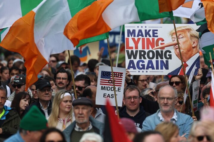 Donald Trump suscite l'indignation en plaidant pour une "Irlande unifiée" lors de sa visite à Dublin