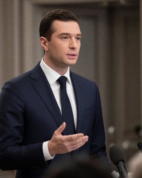 Jordan Bardella veut conditionner le soutien français à l’Ukraine