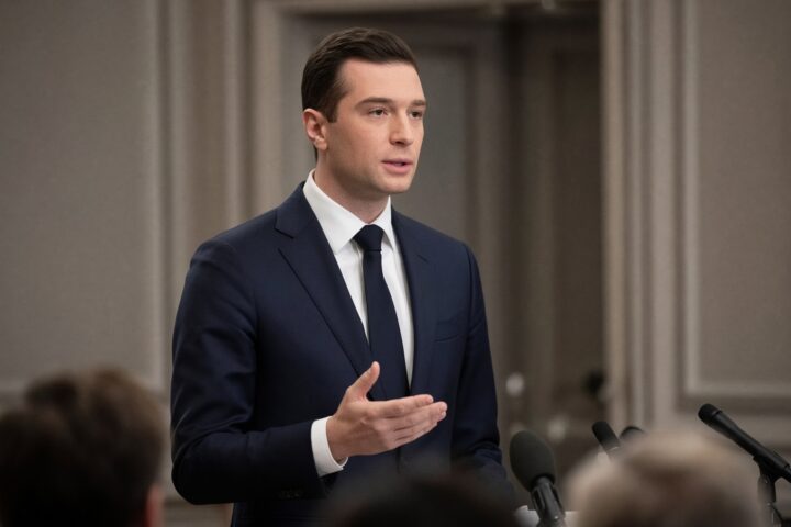 Jordan Bardella veut conditionner le soutien français à l’Ukraine