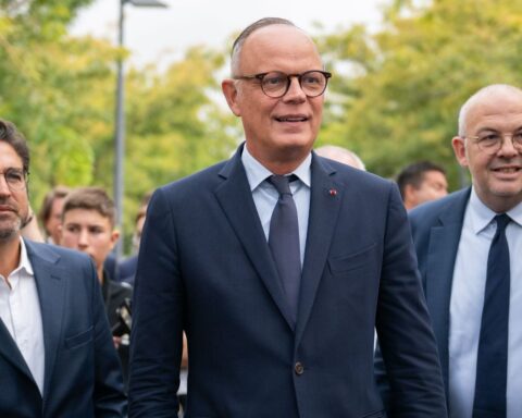Édouard Philippe appelle à un rassemblement des partis de droite et du centre avant les élections de 2027