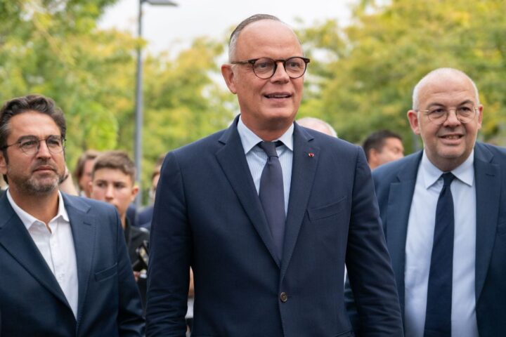 Édouard Philippe appelle à un rassemblement des partis de droite et du centre avant les élections de 2027