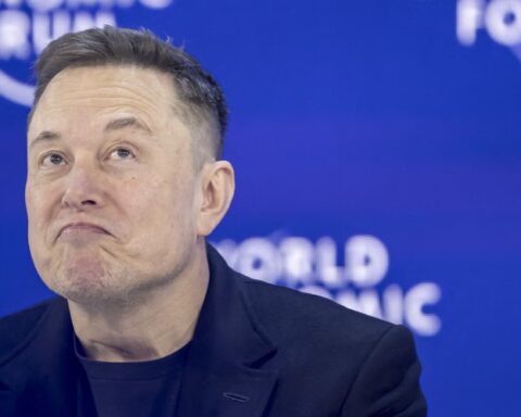 Elon Musk qualifie Sandrine Rousseau de "traîtresse de la France" suite à ses critiques à la Fête de l'Humanité
