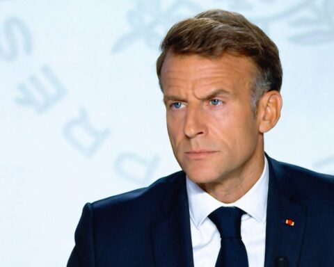Emmanuel Macron : interview souligne la menace russe, la crise des carburants et l'absence de nouvelle dissolution