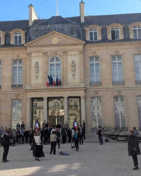 Emmanuel Macron reçoit les candidats à la présidentielle dans la salle de crise Vega