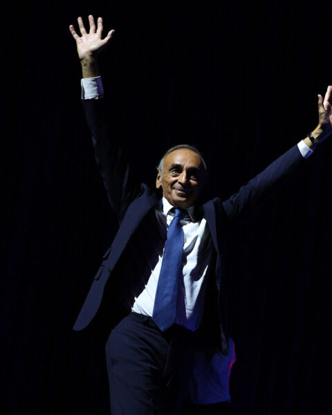 Éric Zemmour annonce sa candidature pour l'élection présidentielle de 2027, axée sur l'immigration