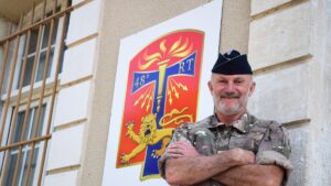 Étienne prend le commandement de la 10e compagnie du 48e régiment de transmissions à Agen