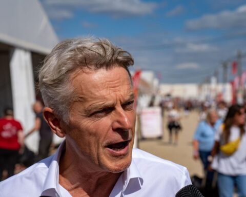Fabien Roussel dénonce un « racket » sur l’essence au péage de Senlis