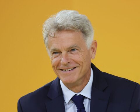 Fabien Roussel officialise sa candidature à l'élection présidentielle de 2027