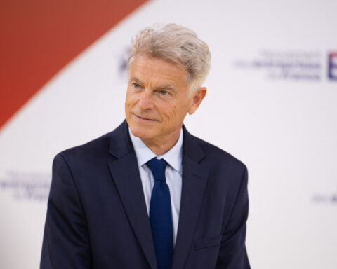 Fabien Roussel officialise sa candidature à l'Élysée pour la présidentielle de 2027