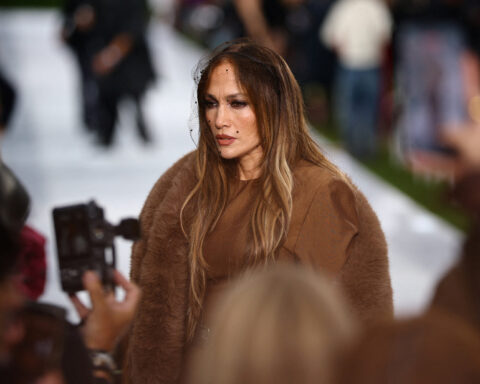 Fashion Week de Paris : Rihanna et J-Lo illuminent les défilés au cœur de Bercy
