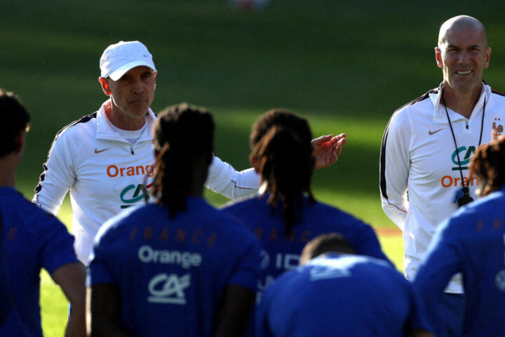 Football : l'équipe de France commence une nouvelle ère sous la direction de Zinédine Zidane.