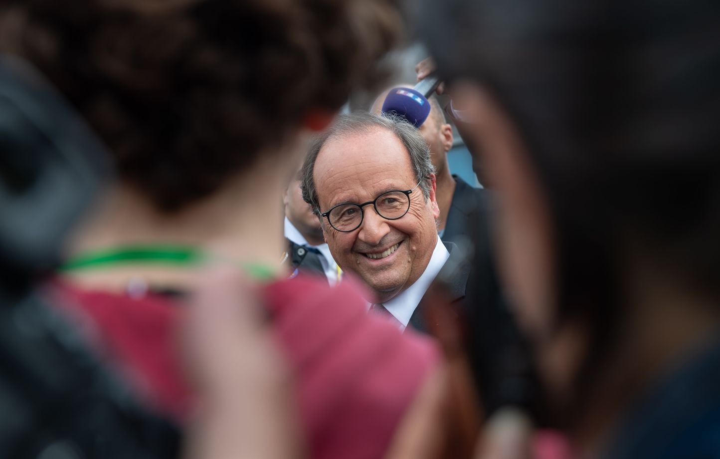 François Hollande annonce sa décision sur la candidature présidentielle fin décembre, tout en poursuivant sa campagne